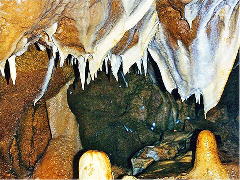 Höhle Hochwald